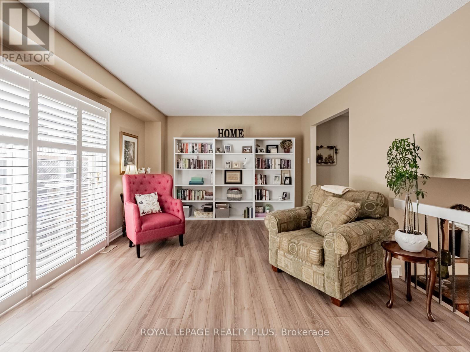 Photo 15 of 4097 Trapper Crescent, Mississauga ON