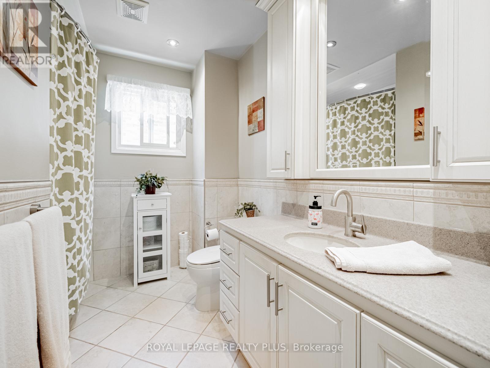 Photo 18 of 4097 Trapper Crescent, Mississauga ON