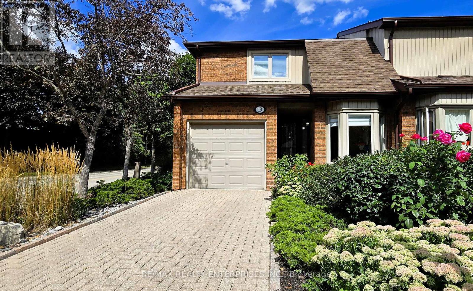 Photo 1 of 19 1180 Walden Circle, Mississauga ON