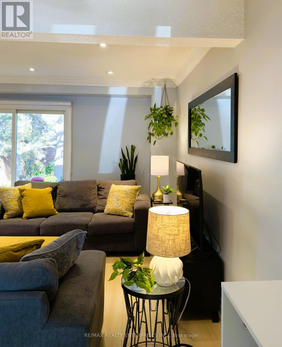 Photo 10 of 19 1180 Walden Circle, Mississauga ON