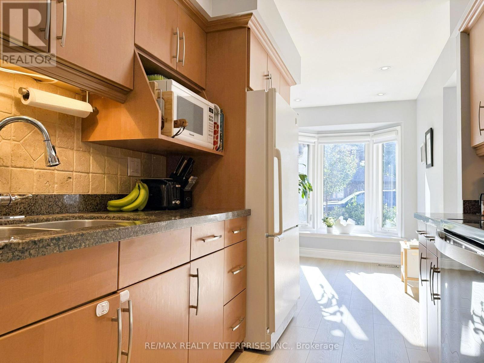 Photo 8 of 19 1180 Walden Circle, Mississauga ON