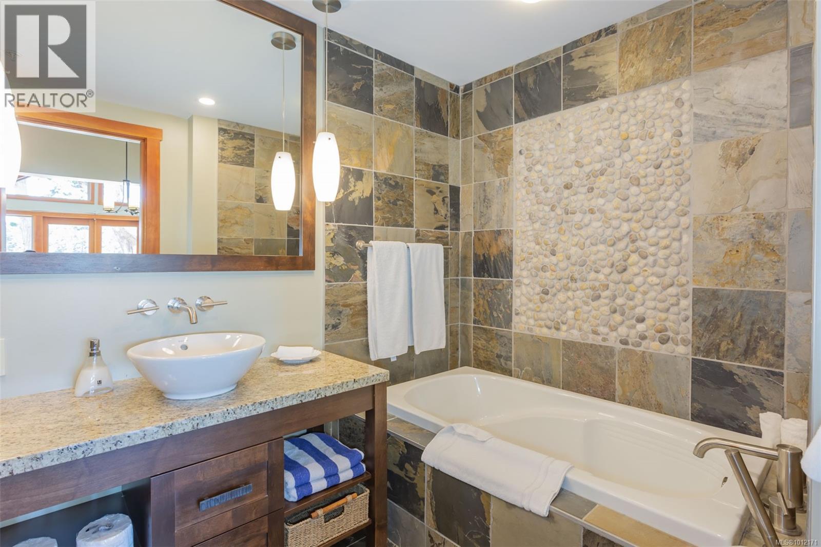 108B1 494 Arbutus Dr, Mayne Island