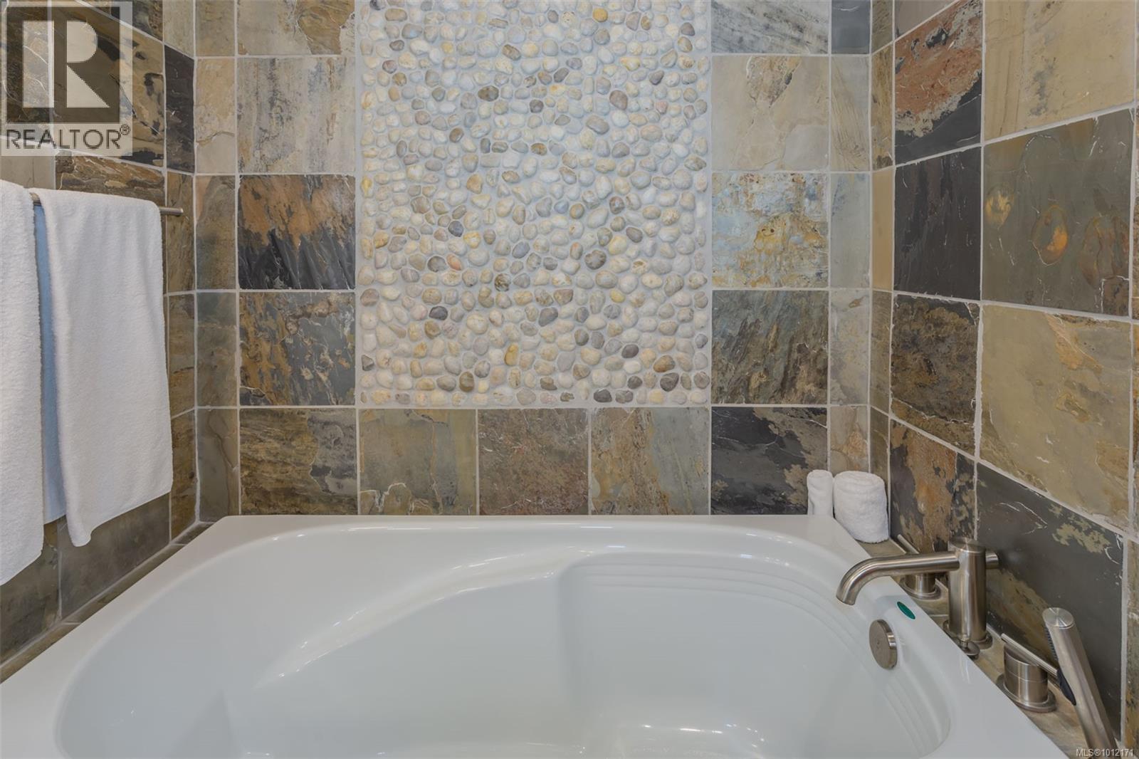 108B1 494 Arbutus Dr, Mayne Island