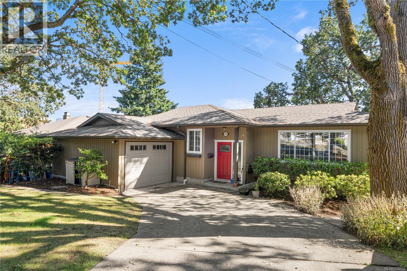  1571 Arrow Road, Saanich