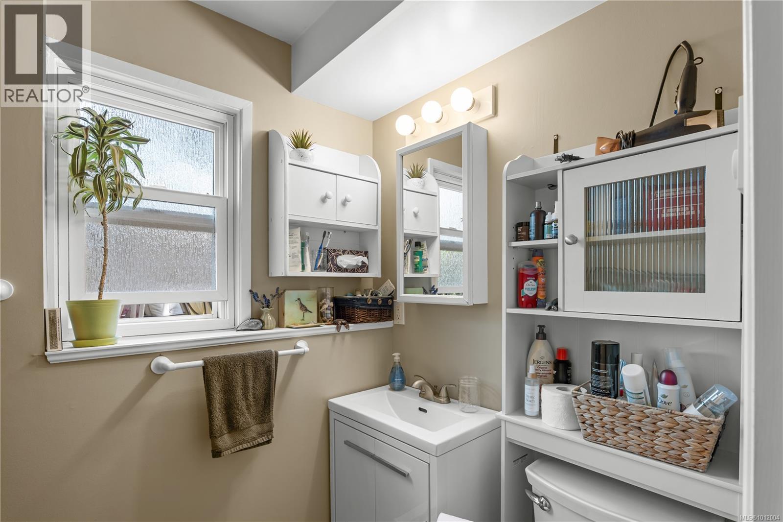  1571 Arrow Road, Saanich