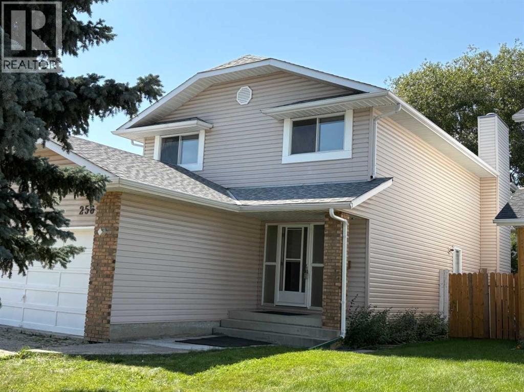 Photo 9 of 256 Woodstock Place Sw, Calgary AB