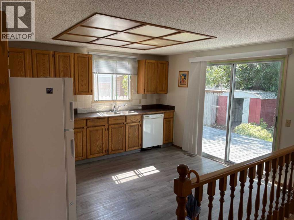 Photo 12 of 256 Woodstock Place Sw, Calgary AB