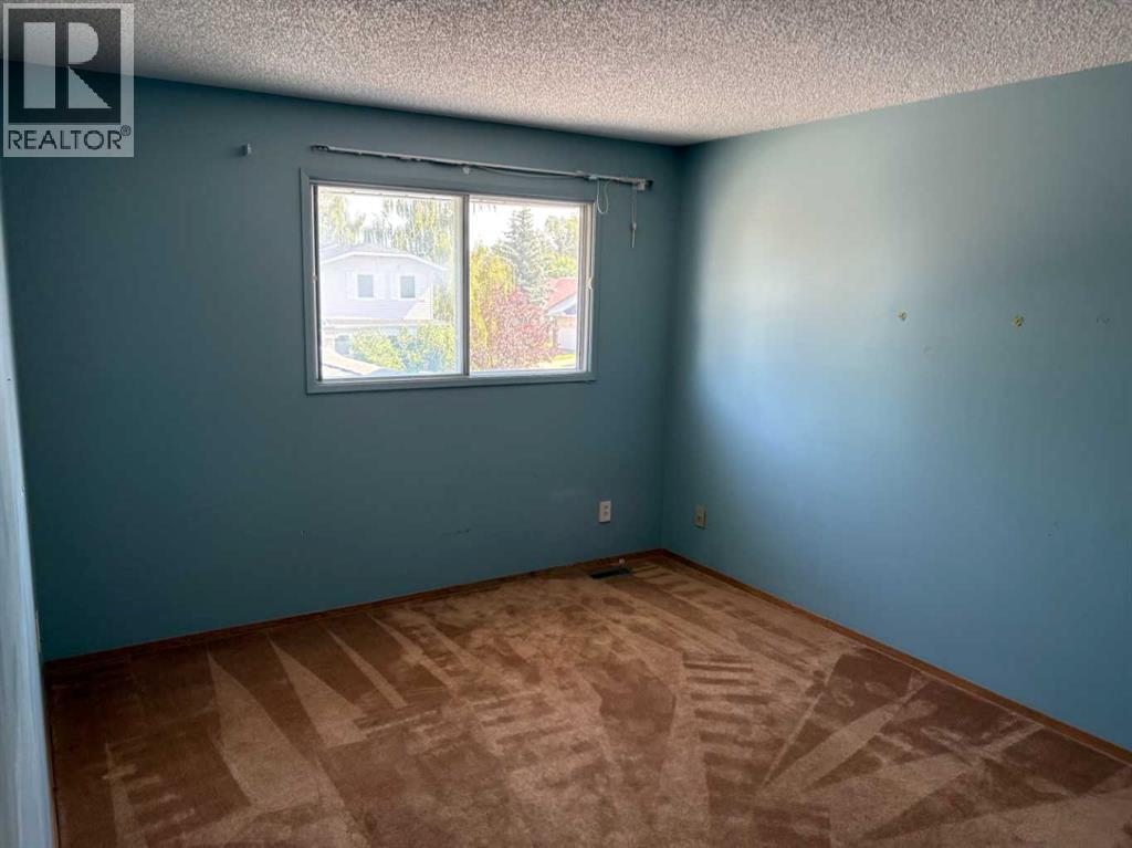 Photo 17 of 256 Woodstock Place Sw, Calgary AB