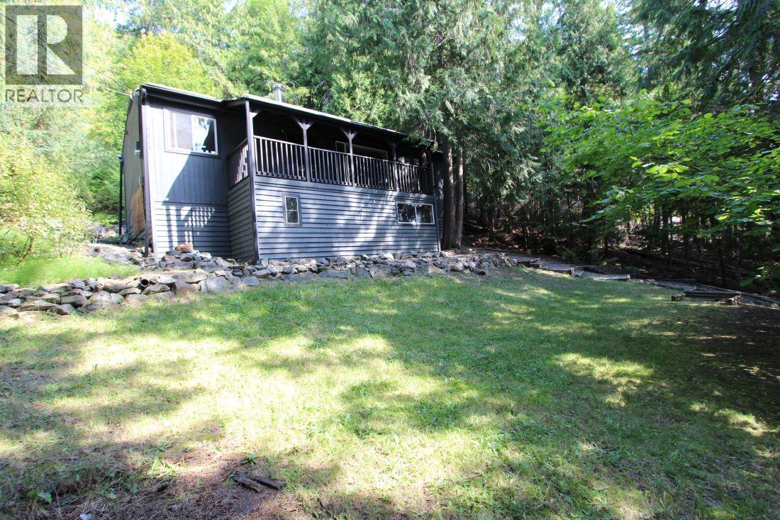Photo 21 of 7521 Castle Heights, Anglemont BC
