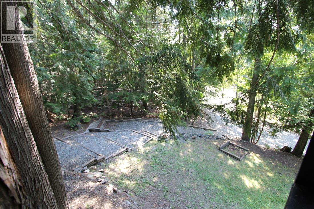 Photo 4 of 7521 Castle Heights, Anglemont BC