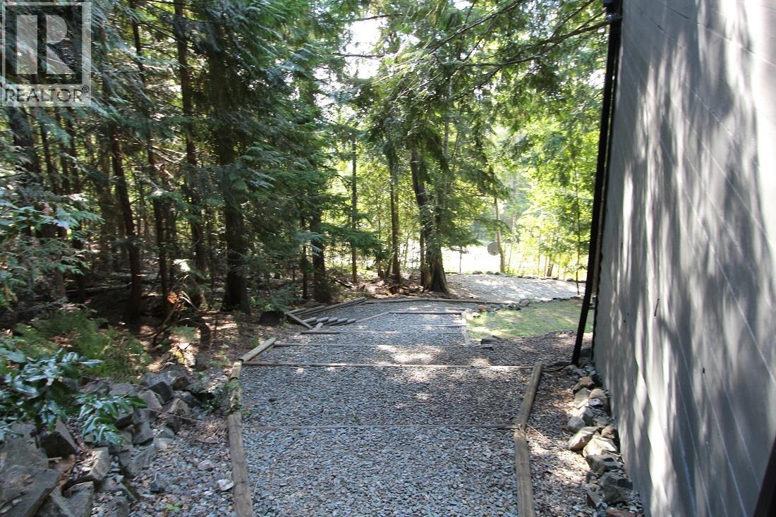Photo 16 of 7521 Castle Heights, Anglemont BC