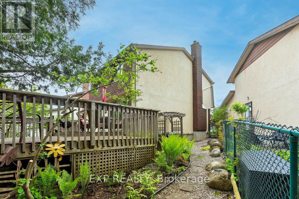 Photo 5 of 19 Ancroft Court, Ottawa ON