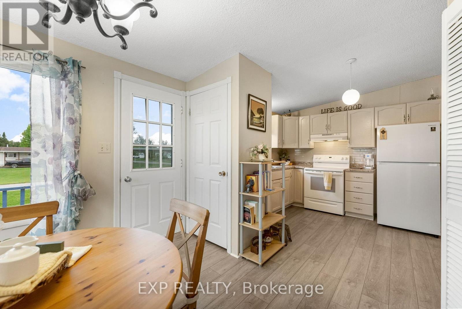 Photo 18 of 25 Sunset Lane, Horton ON