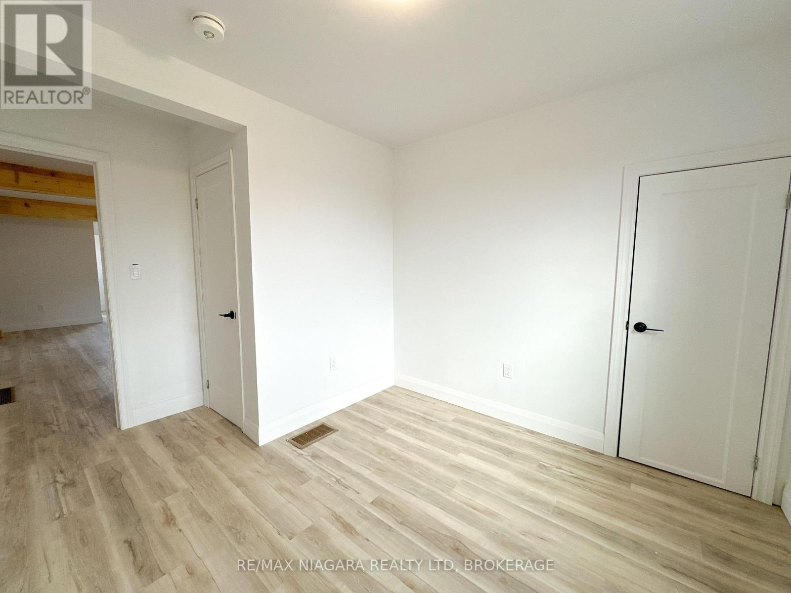 Photo 5 of Upper 233 Pelham Road, St Catharines ON