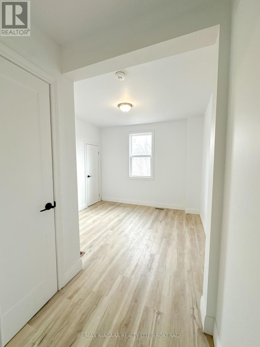 Photo 6 of Upper 233 Pelham Road, St Catharines ON