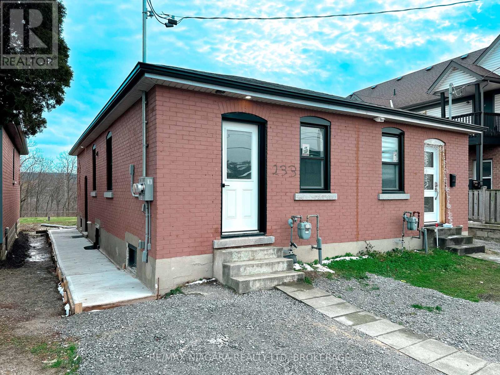 Photo 4 of Upper 233 Pelham Road, St Catharines ON