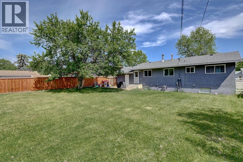 Photo 10 of 9825 91 Avenue, Grande Prairie AB