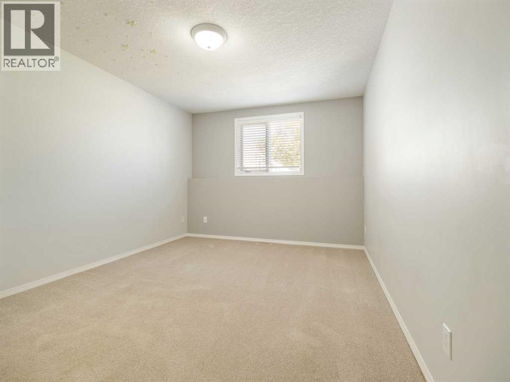Photo 18 of 77 Columbia Boulevard W, Lethbridge AB