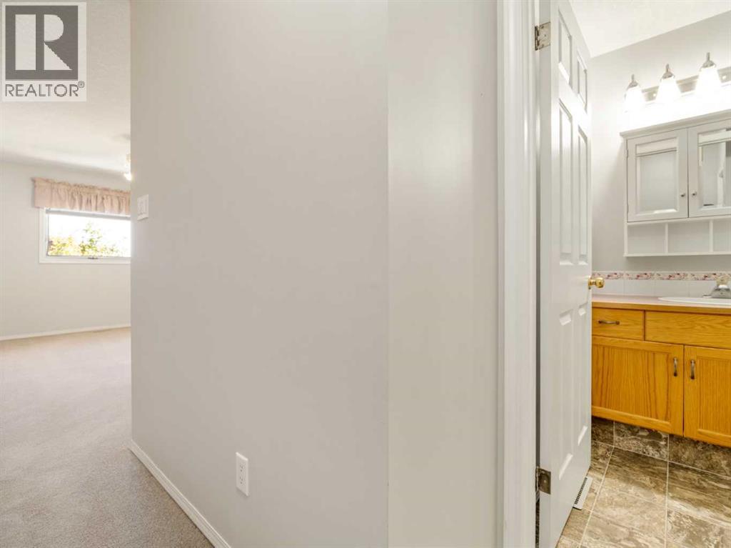Photo 7 of 77 Columbia Boulevard W, Lethbridge AB