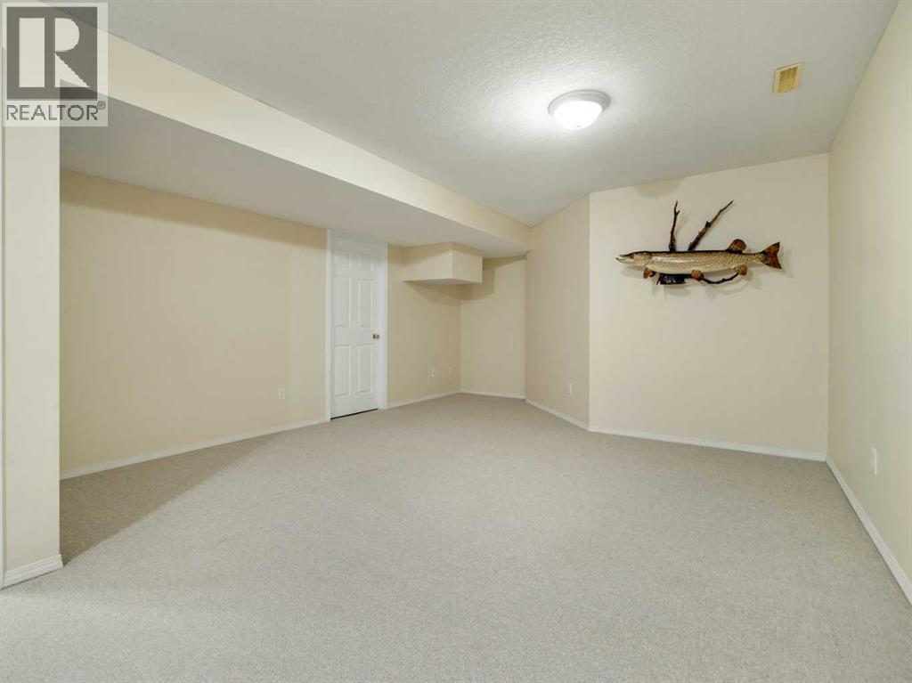 Photo 8 of 77 Columbia Boulevard W, Lethbridge AB