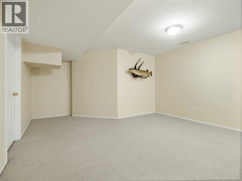 Photo 35 of 77 Columbia Boulevard W, Lethbridge AB