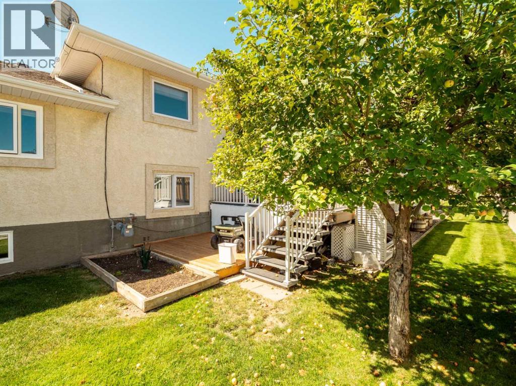 Photo 19 of 77 Columbia Boulevard W, Lethbridge AB