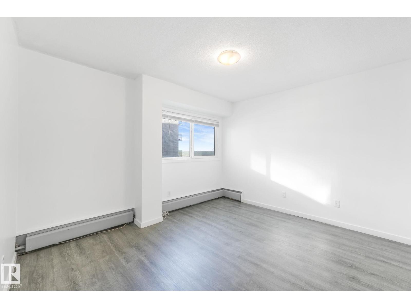 Photo 12 of 306 8310 Jasper Av Nw, Edmonton AB