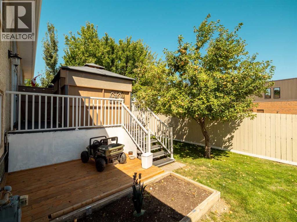 Photo 33 of 77 Columbia Boulevard W, Lethbridge AB