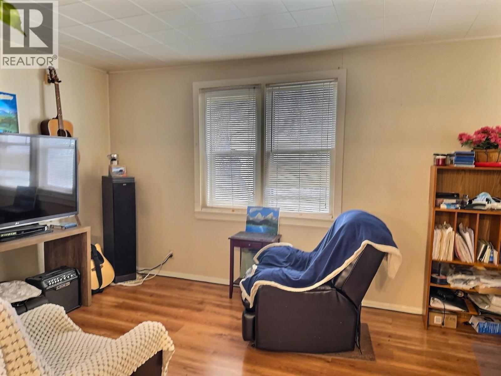 Photo 5 of 213 Bell Street, Chase BC
