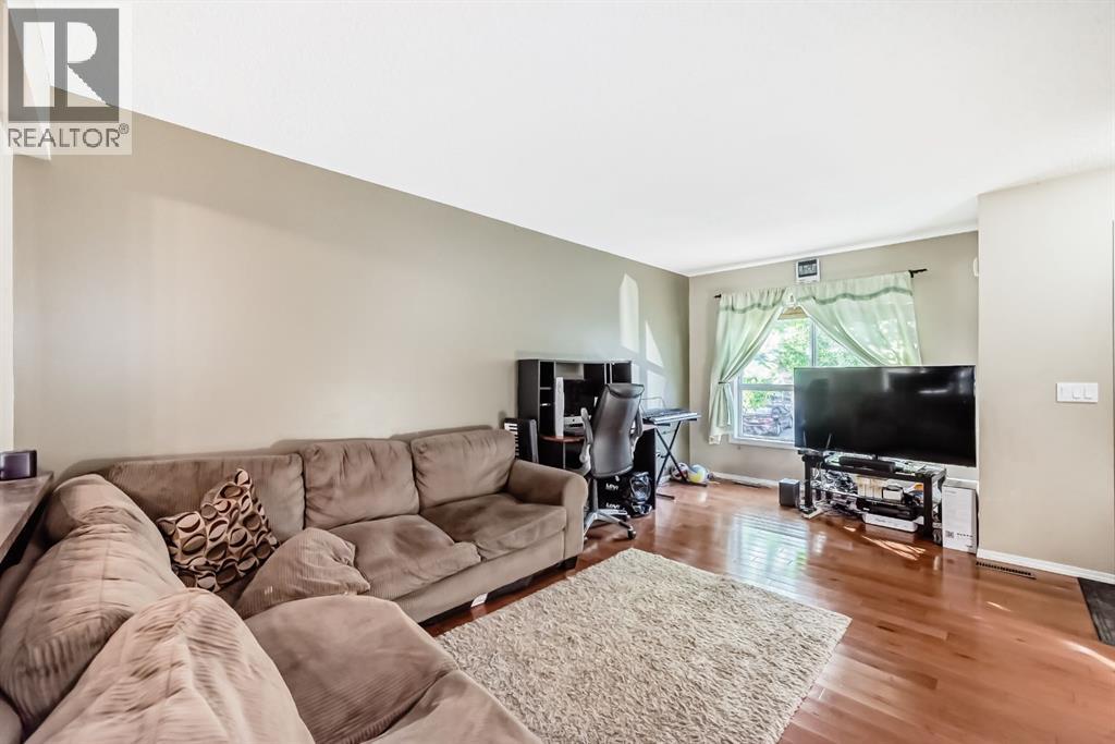 Photo 10 of 70 Erin Woods Court Se, Calgary AB