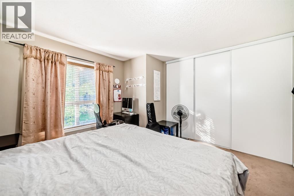 Photo 14 of 70 Erin Woods Court Se, Calgary AB