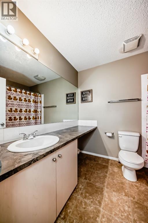 Photo 17 of 70 Erin Woods Court Se, Calgary AB
