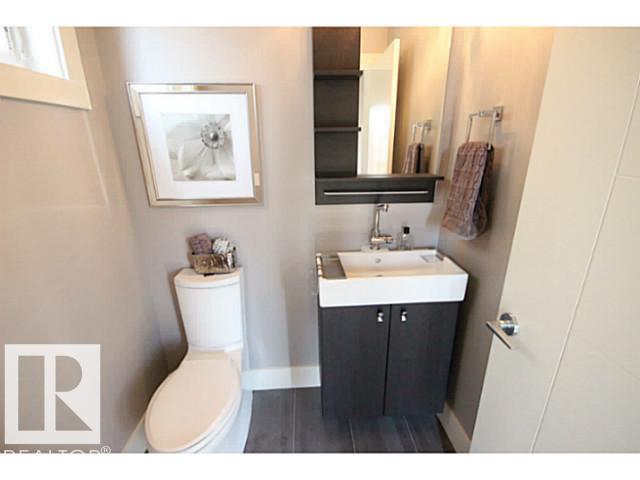 Photo 15 of 11331 76 Av Nw, Edmonton AB