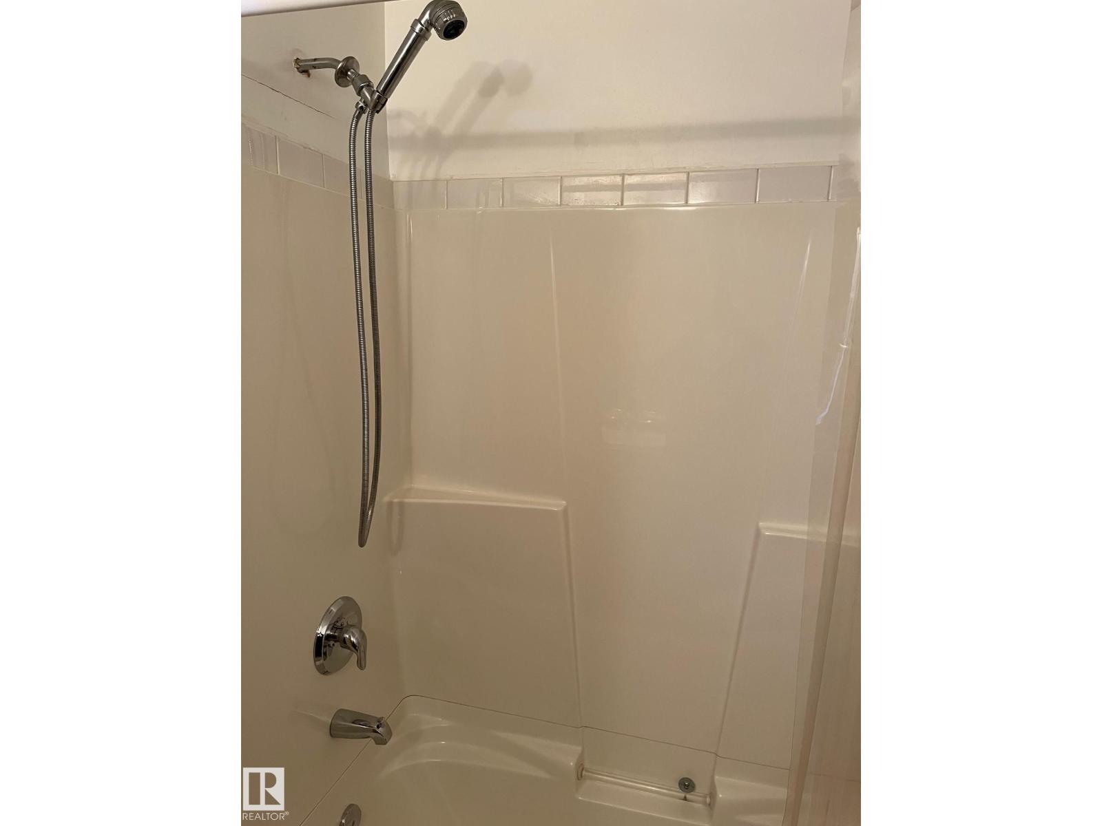 Photo 11 of 401 3511 60 St Nw, Edmonton AB