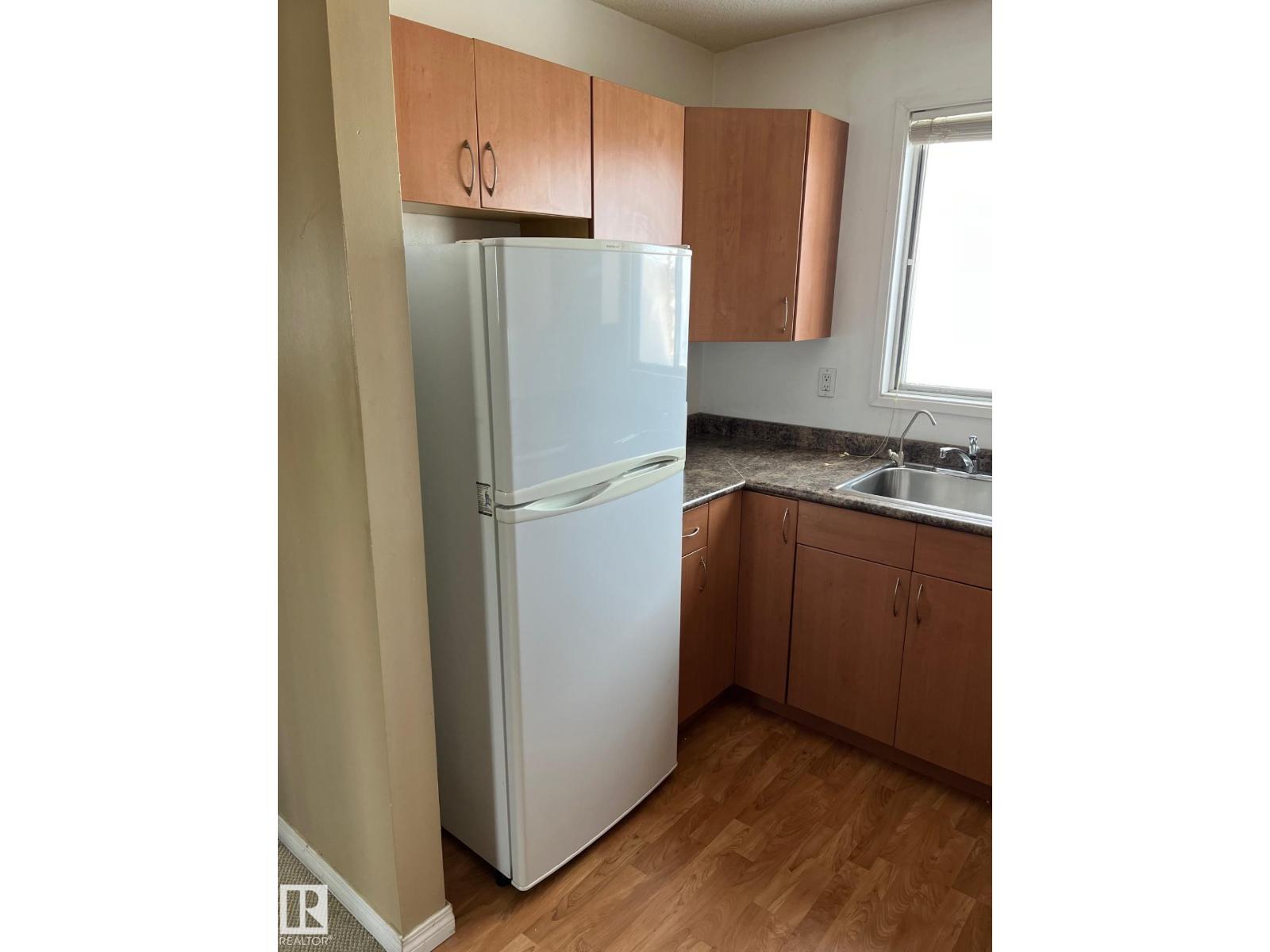 Photo 5 of 401 3511 60 St Nw, Edmonton AB