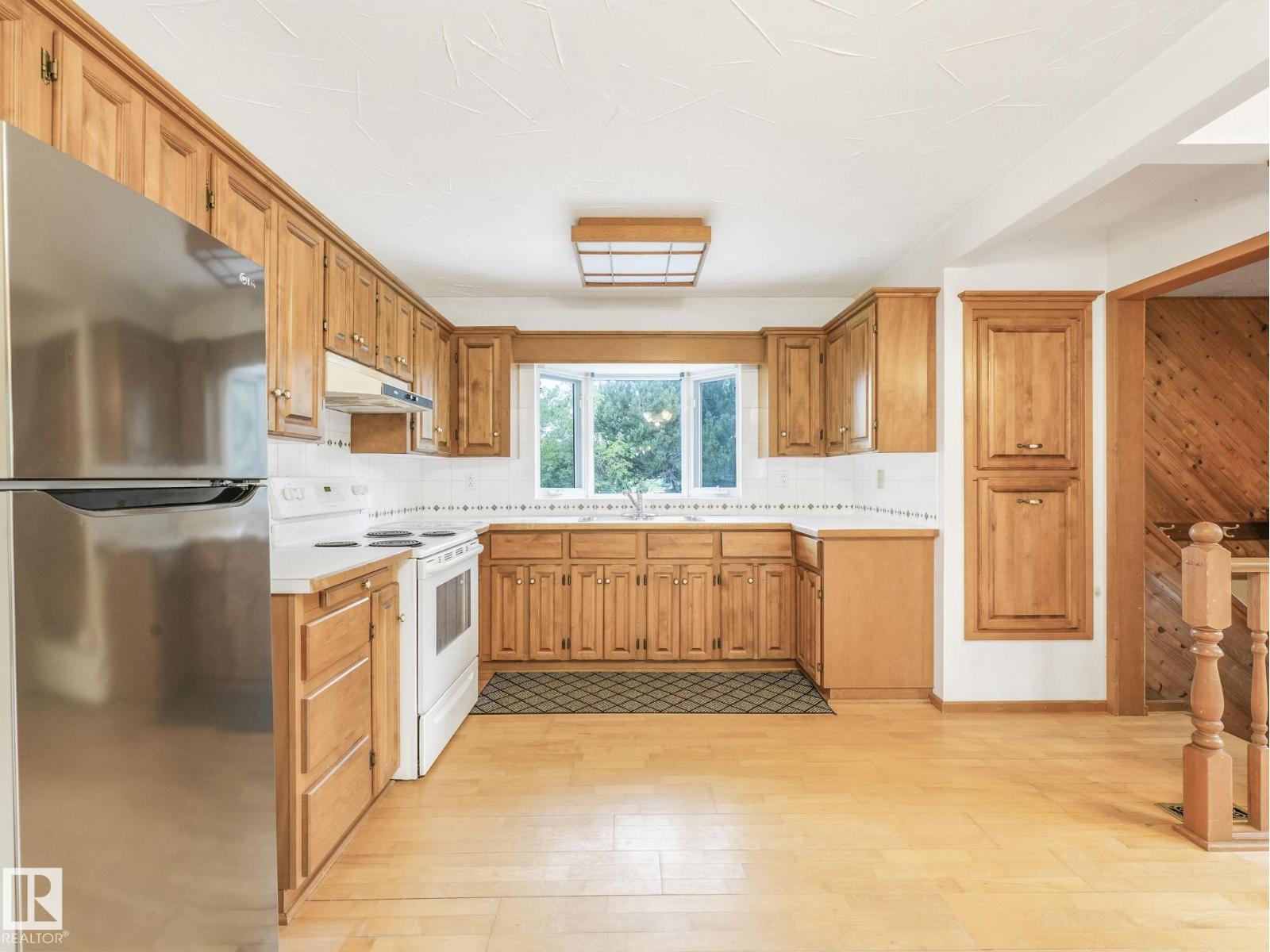 Photo 9 of 167 Larose Dr, St Albert AB