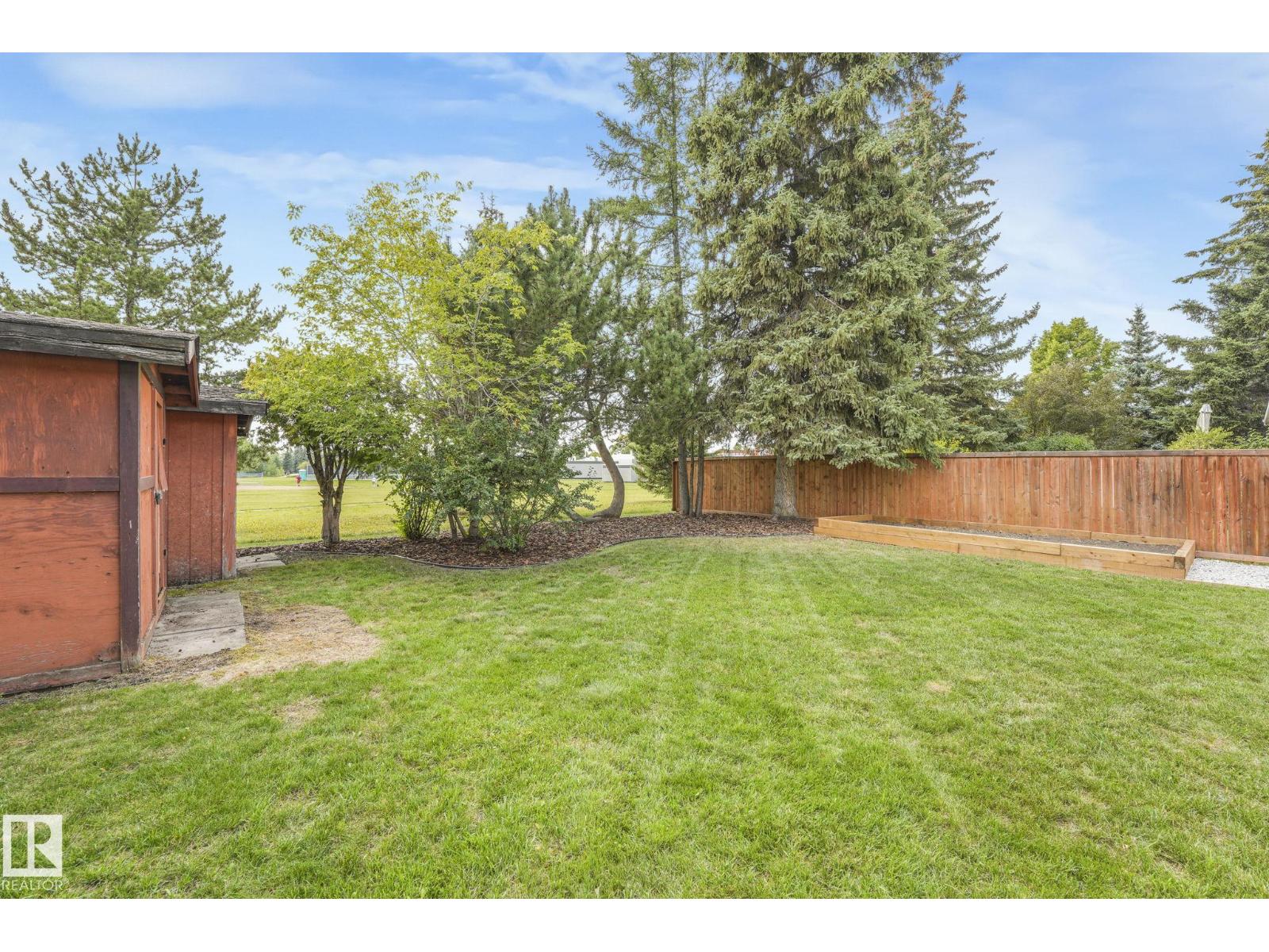 Photo 10 of 167 Larose Dr, St Albert AB