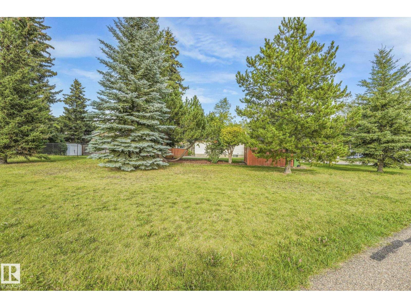 Photo 18 of 167 Larose Dr, St Albert AB