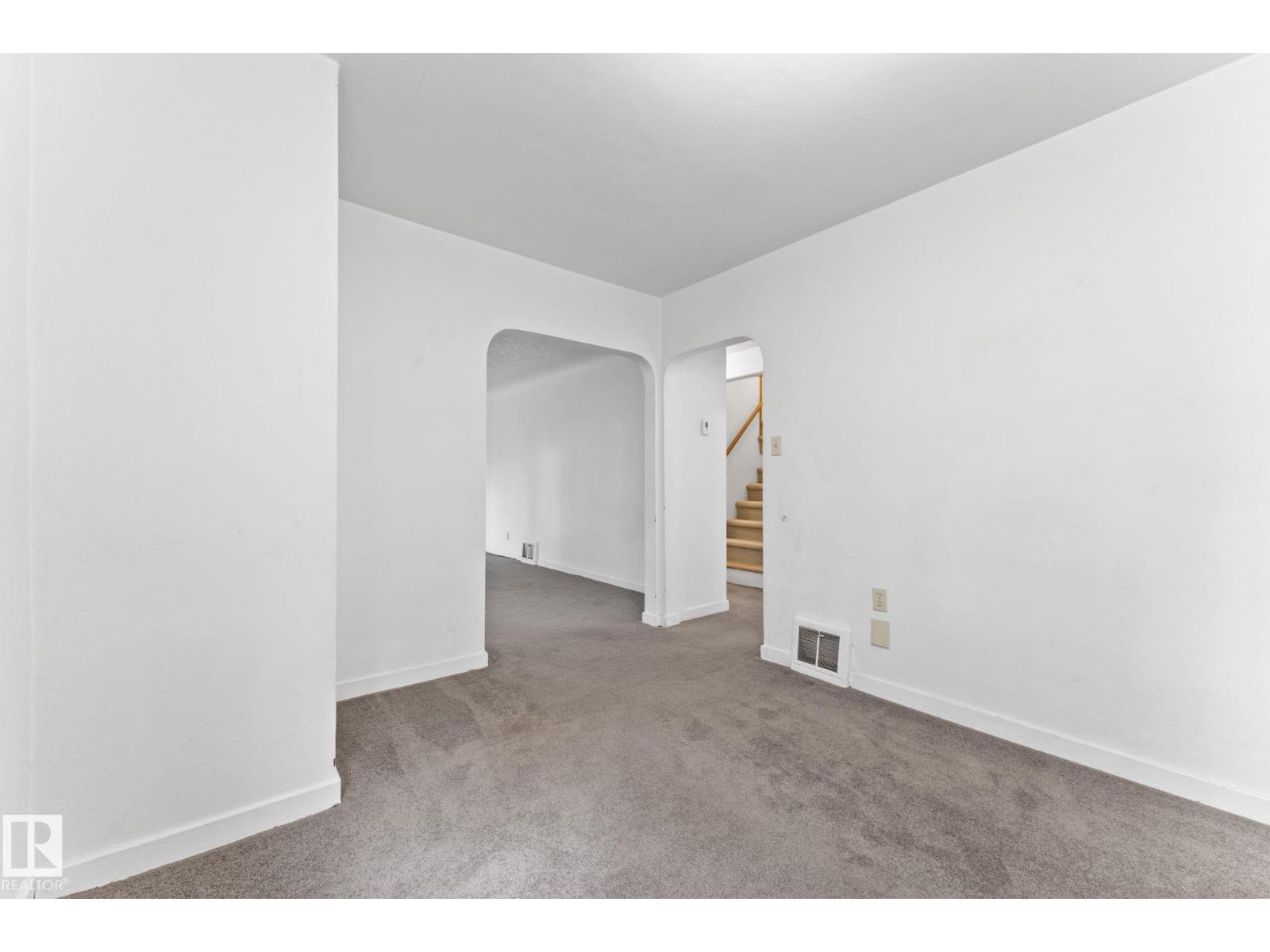 Photo 11 of 11234 71 Av Nw, Edmonton AB