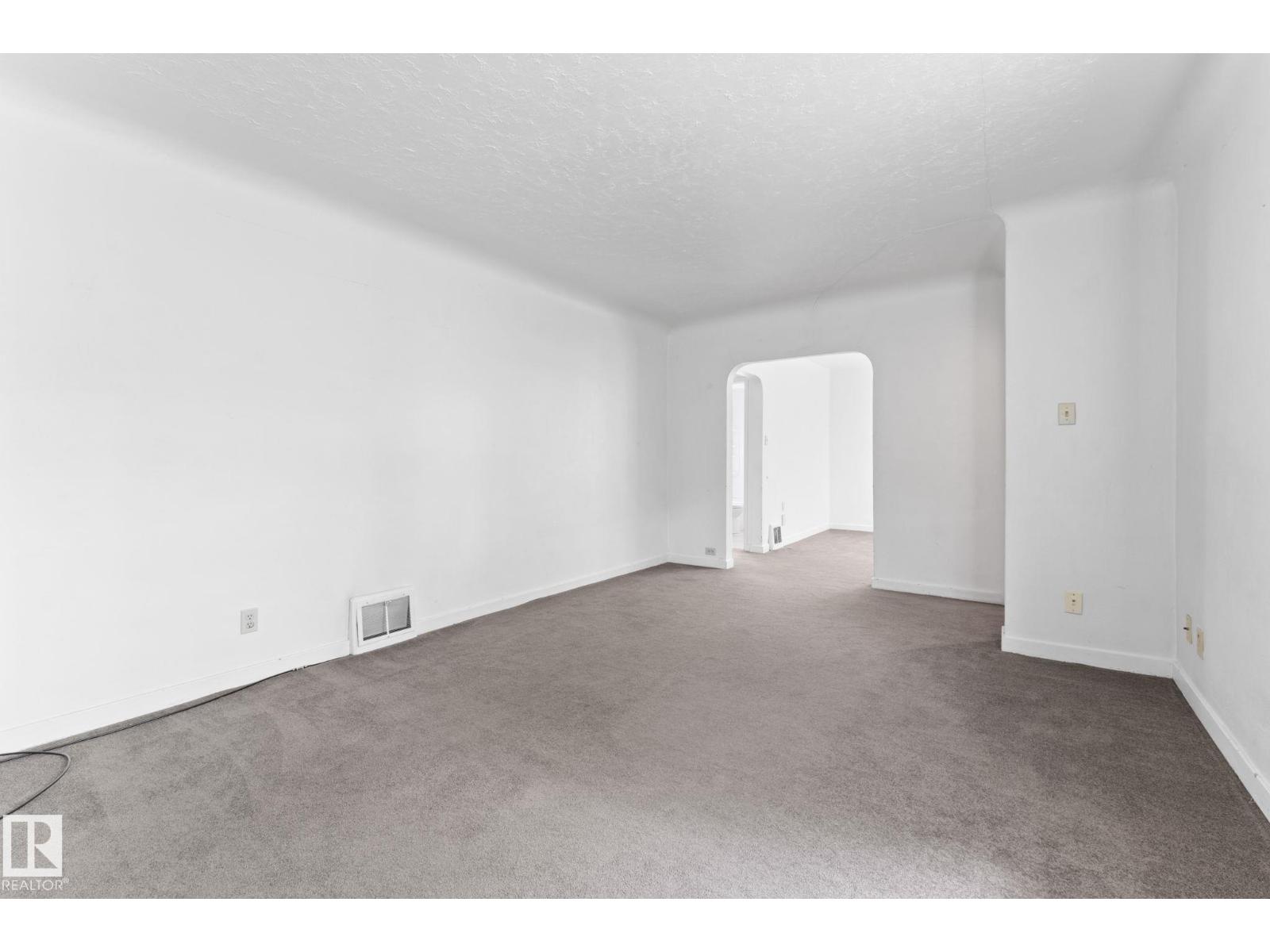 Photo 8 of 11234 71 Av Nw, Edmonton AB