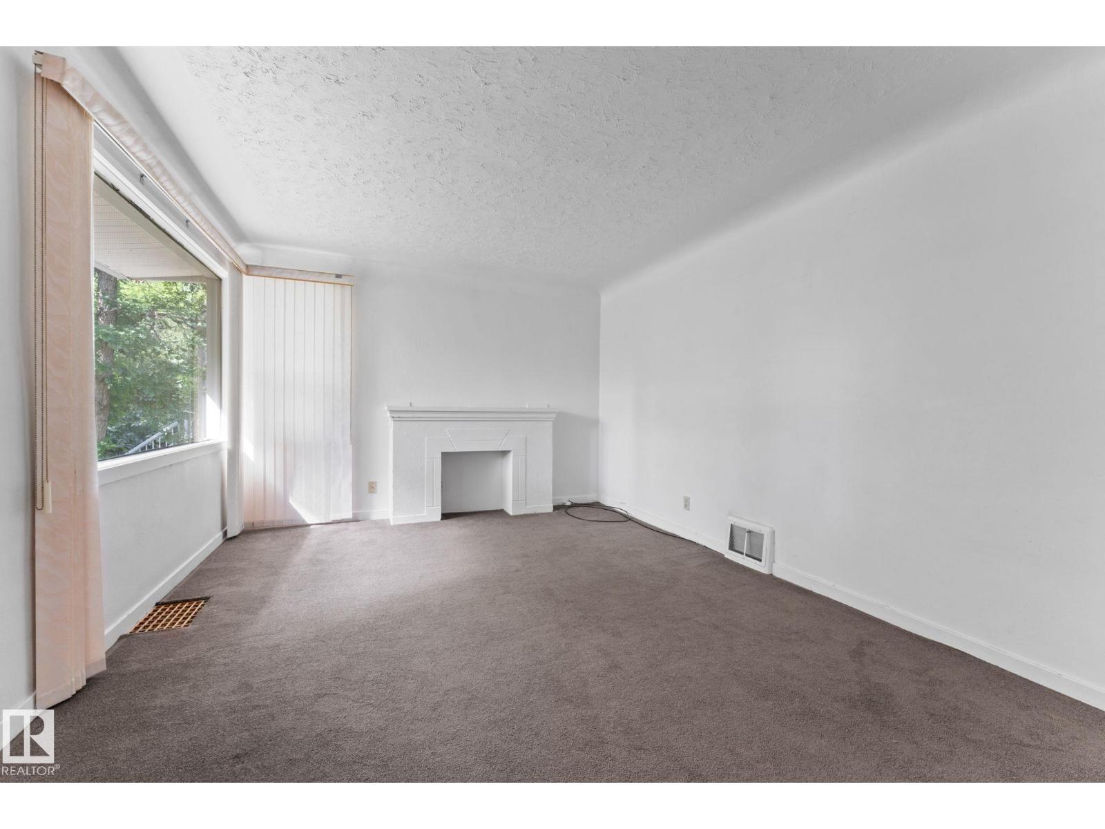 Photo 6 of 11234 71 Av Nw, Edmonton AB