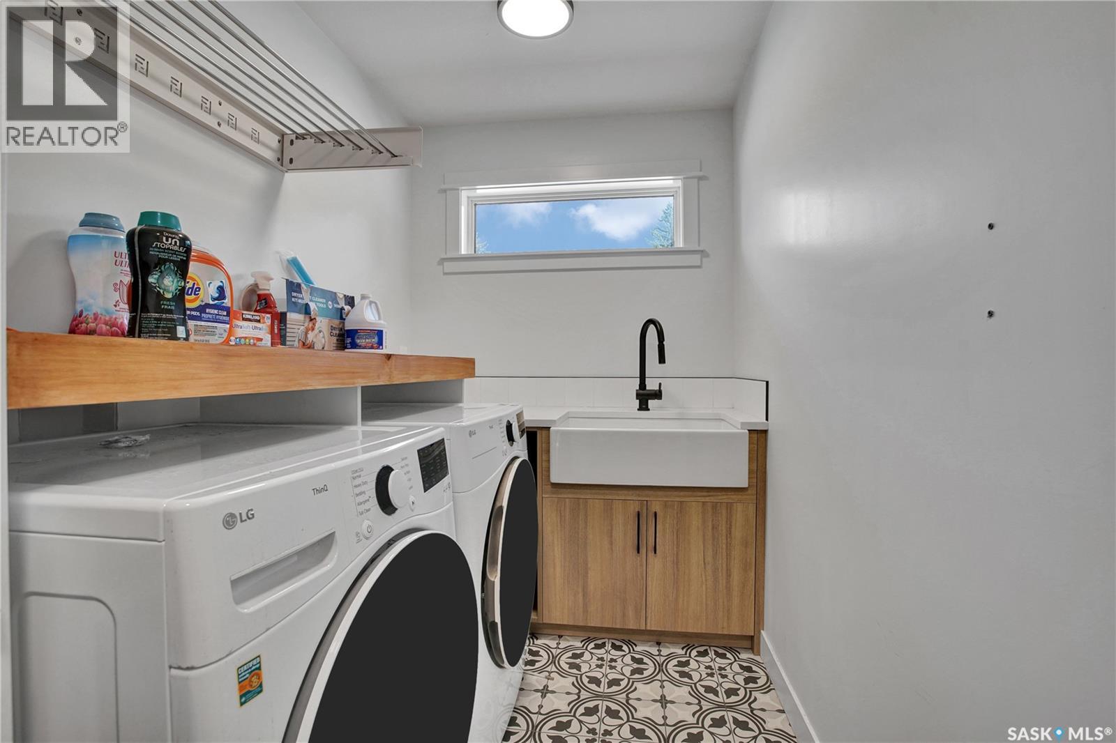 Photo 16 of 525 4th Street E, Saskatoon SK