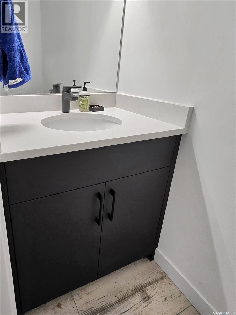 Photo 8 of 525 4th Street E, Saskatoon SK