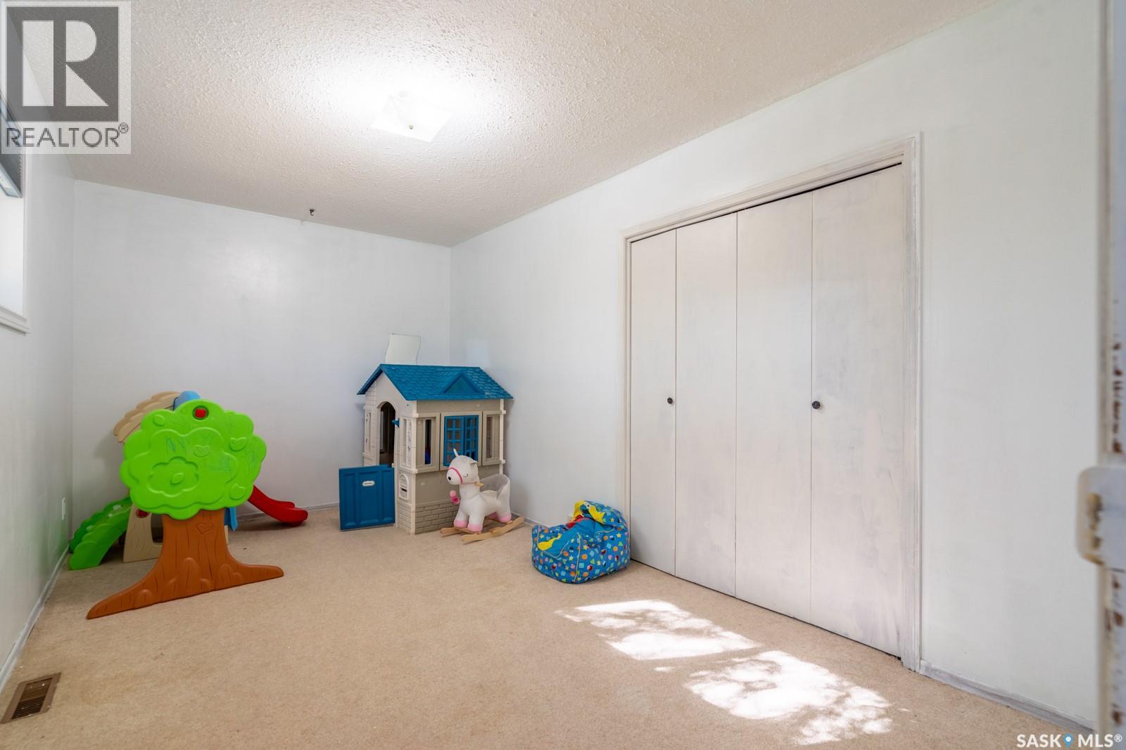 Photo 3 of 279 Angus Street, Regina SK