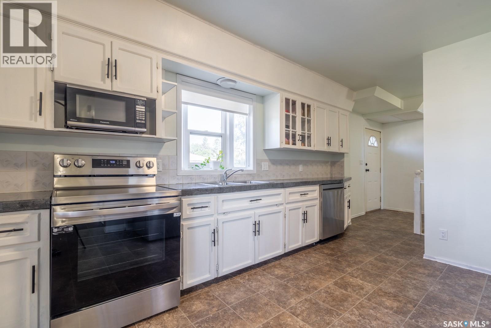 Photo 17 of 279 Angus Street, Regina SK