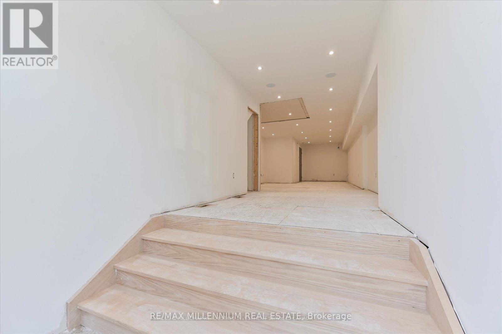 Photo 1 of 415 Jane Street W, Toronto ON