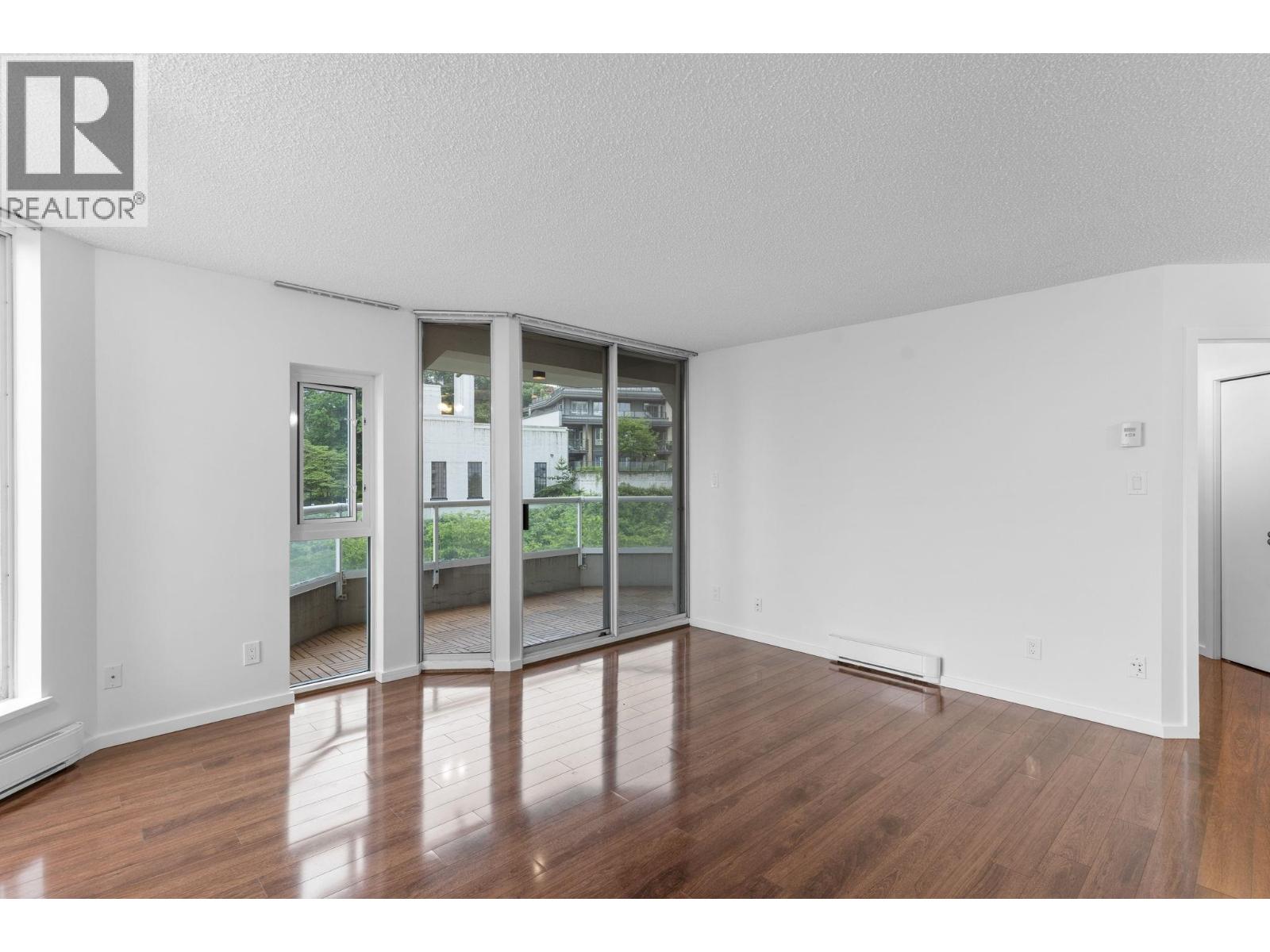 Photo 4 of 606 71 Jamieson Court, New Westminster BC