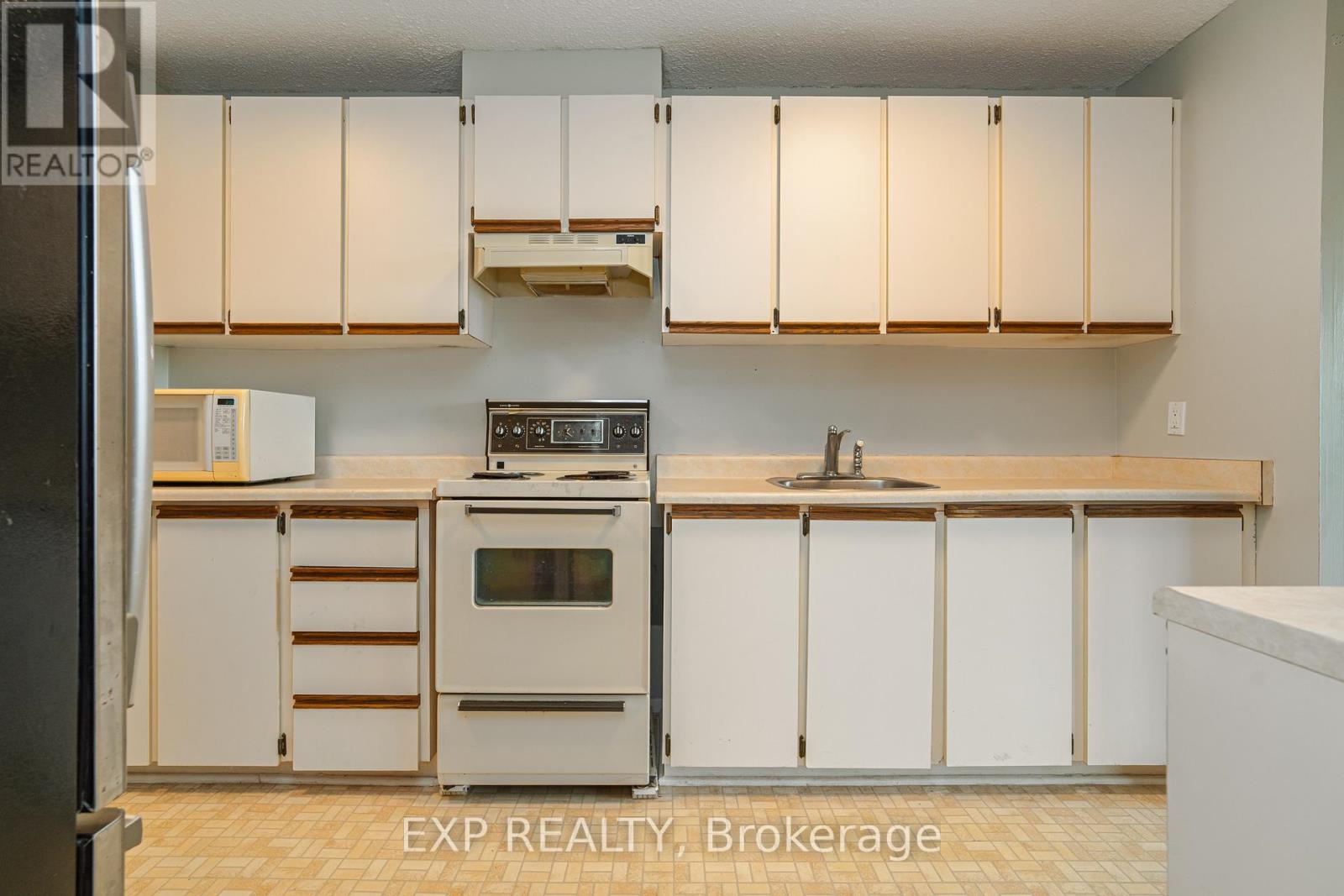 Photo 16 of 809 1785 Frobisher Lane, Ottawa ON