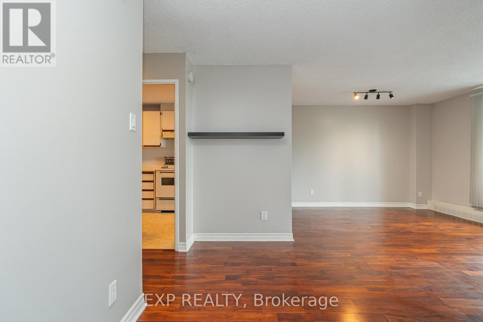 Photo 13 of 809 1785 Frobisher Lane, Ottawa ON