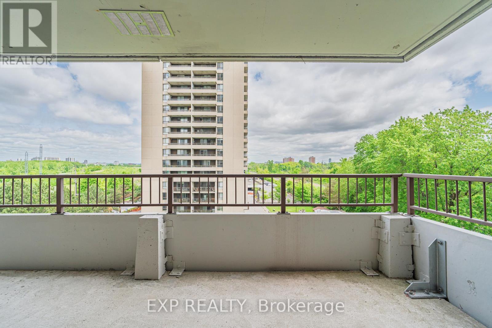 Photo 3 of 809 1785 Frobisher Lane, Ottawa ON